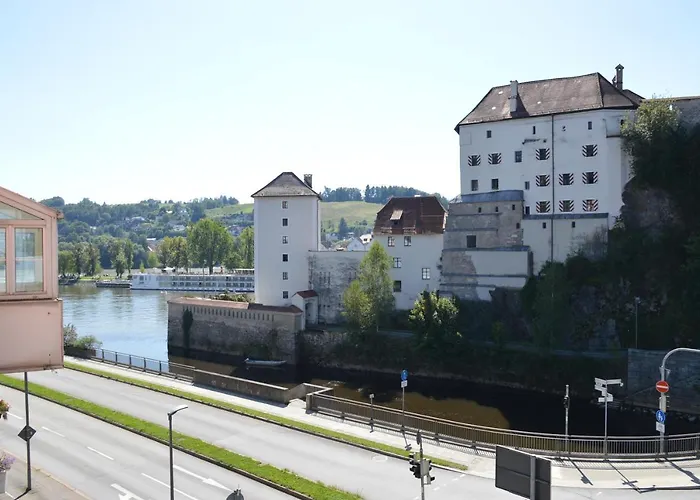 Stilvolles Mit Blick Auf Dreifluesse-eck * باساو